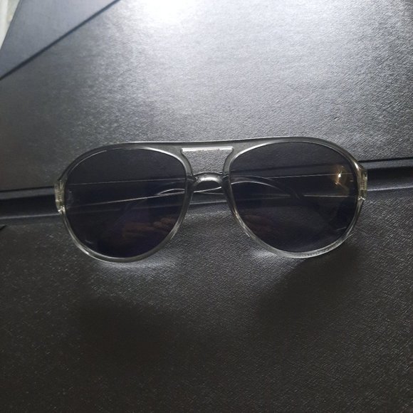 White frame retro style sun glasses. Polarized. - Picture 3 of 4